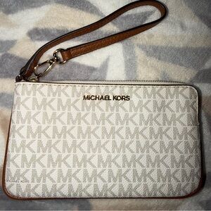 Michael Kors Jet Set Wristlet